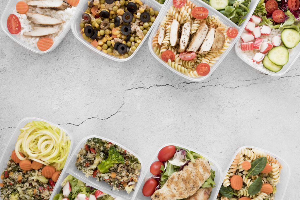 Dieta pudełkowa bez glutenu i laktozy. Dieta pudełkowa bez glutenu i laktozy- propozycje kolorowych dań pełne warzyw, kaszy ze strączkami i chudego mięsa.