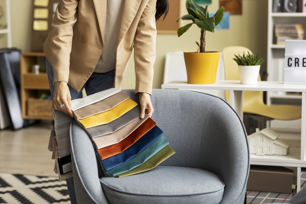 Wnętrze nowoczesnego salonu z meblami ze sklepu meblowego w Nowogrodźcu – styl i komfort na wyciągnięcie ręki.

