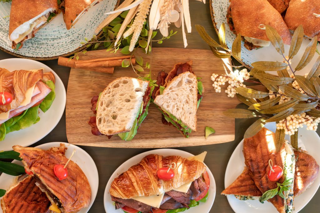 zdjęcie jedzenia z cateringu na wydarzeniu