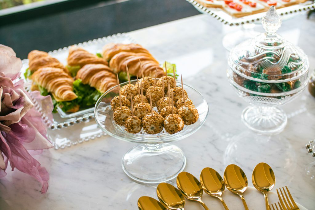 zdjęcie jedzenia z cateringu na wydarzeniu